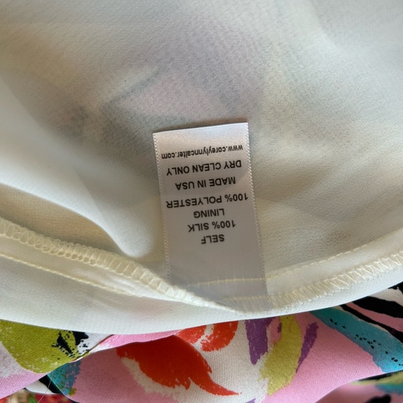 Corey Lyn Calter fully lined, silk floral shirt. - Picture 7 of 11